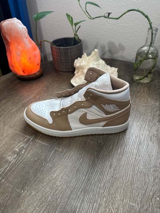 Air Jordan Other - Air Jordan 1 Mid 'Tan Gum' Hemp White 554724-271